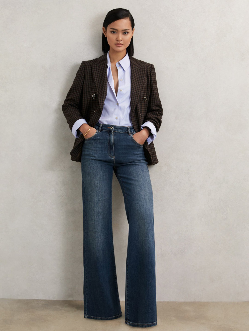 Petite Mid-Rise Flared Jeans in Mid Blue