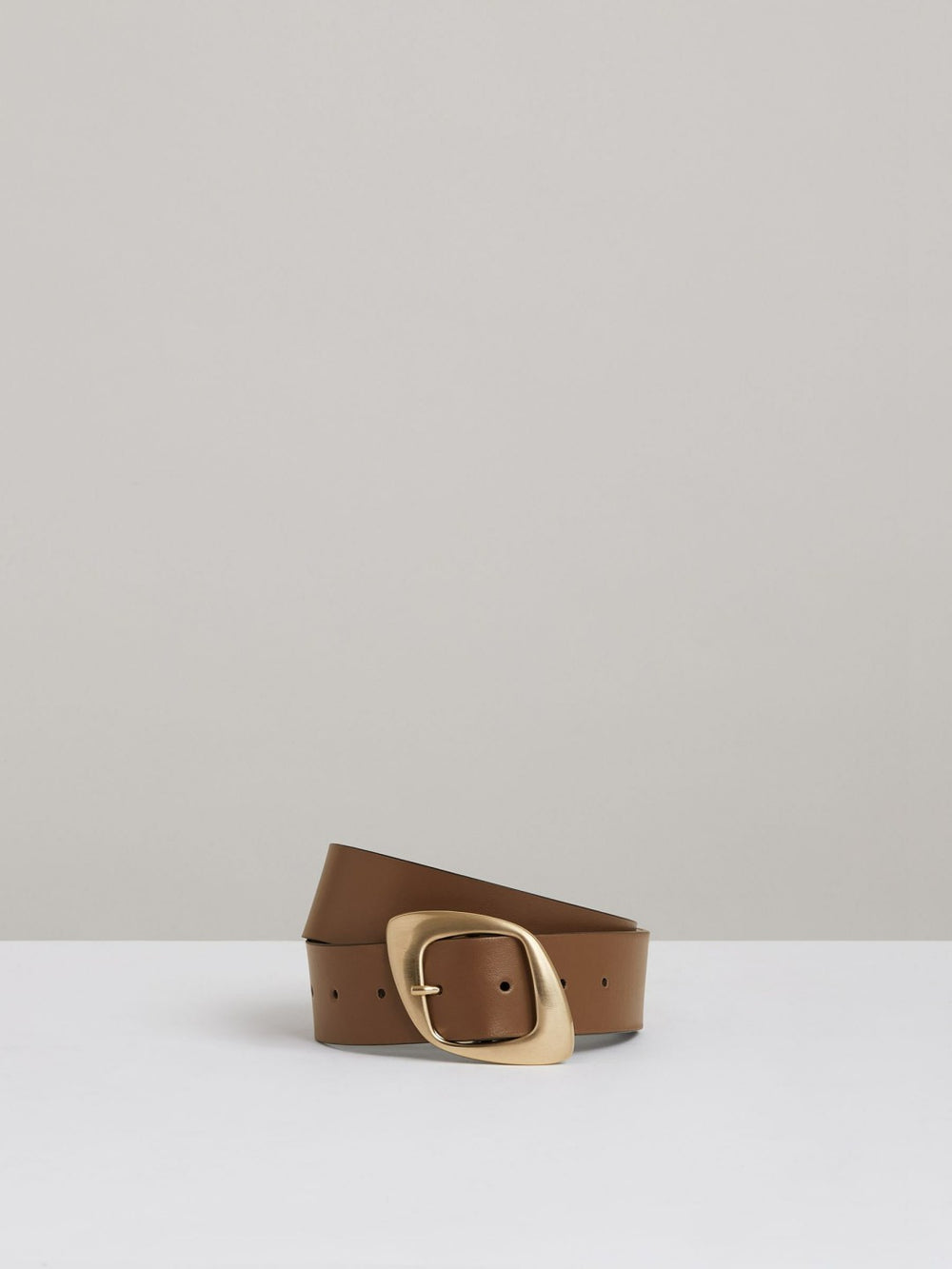 Leather Curved-Edge Buckle Belt in Taupe