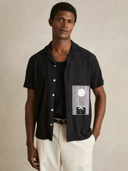 Graphic Print Cuban-Collar Shirt in Black