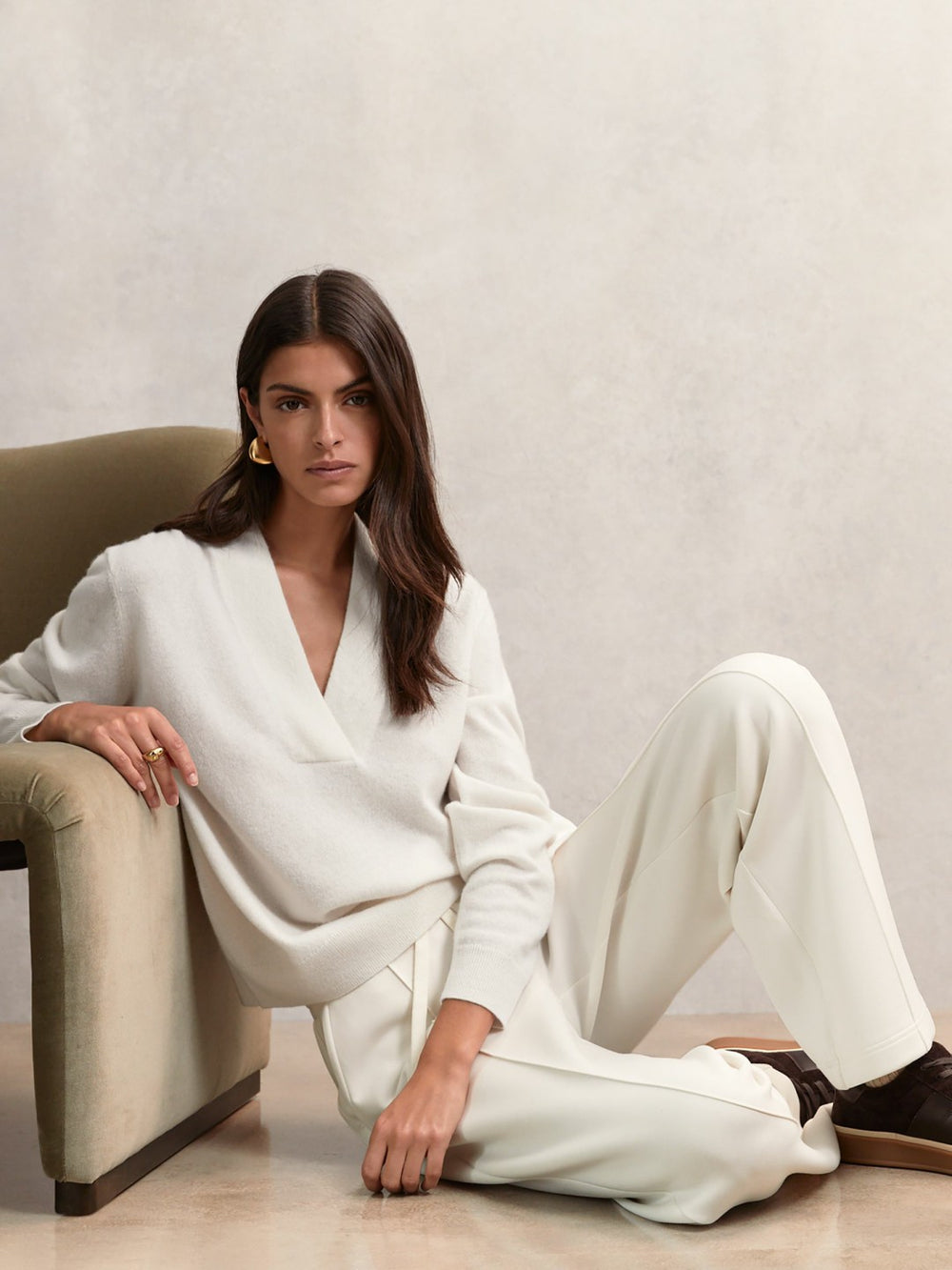 Cashmere V-Neck Jumper in Cream