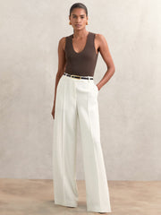 Leather Elongated-Buckle Skinny Belt in Black