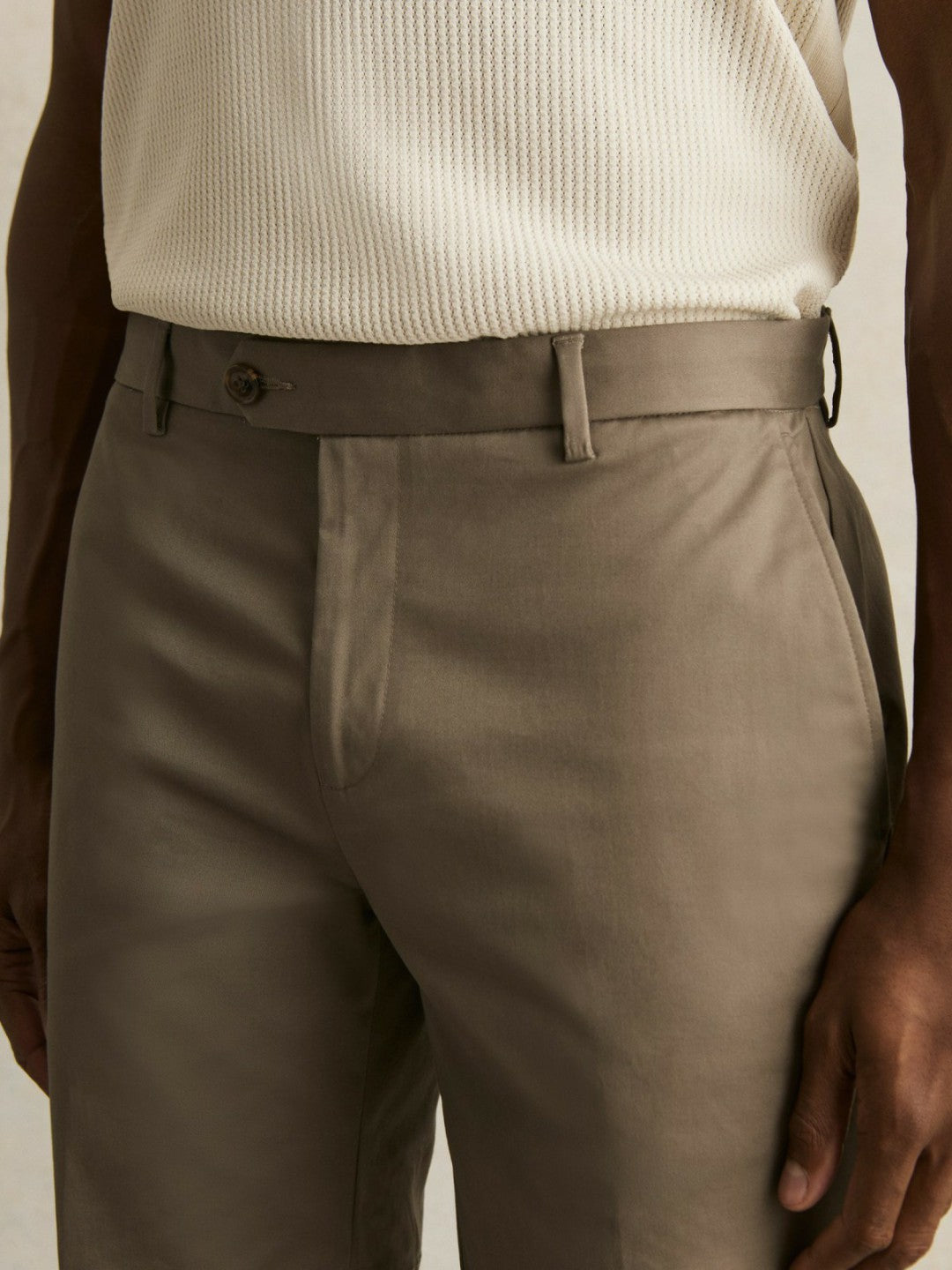 Oe Hampton Cotton Chino Shorts with Stretch in Taupe