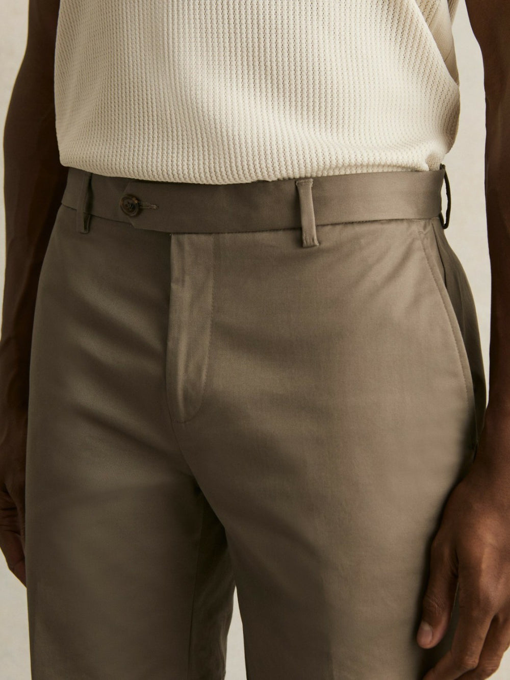 Oe Hampton Cotton Chino Shorts with Stretch in Taupe