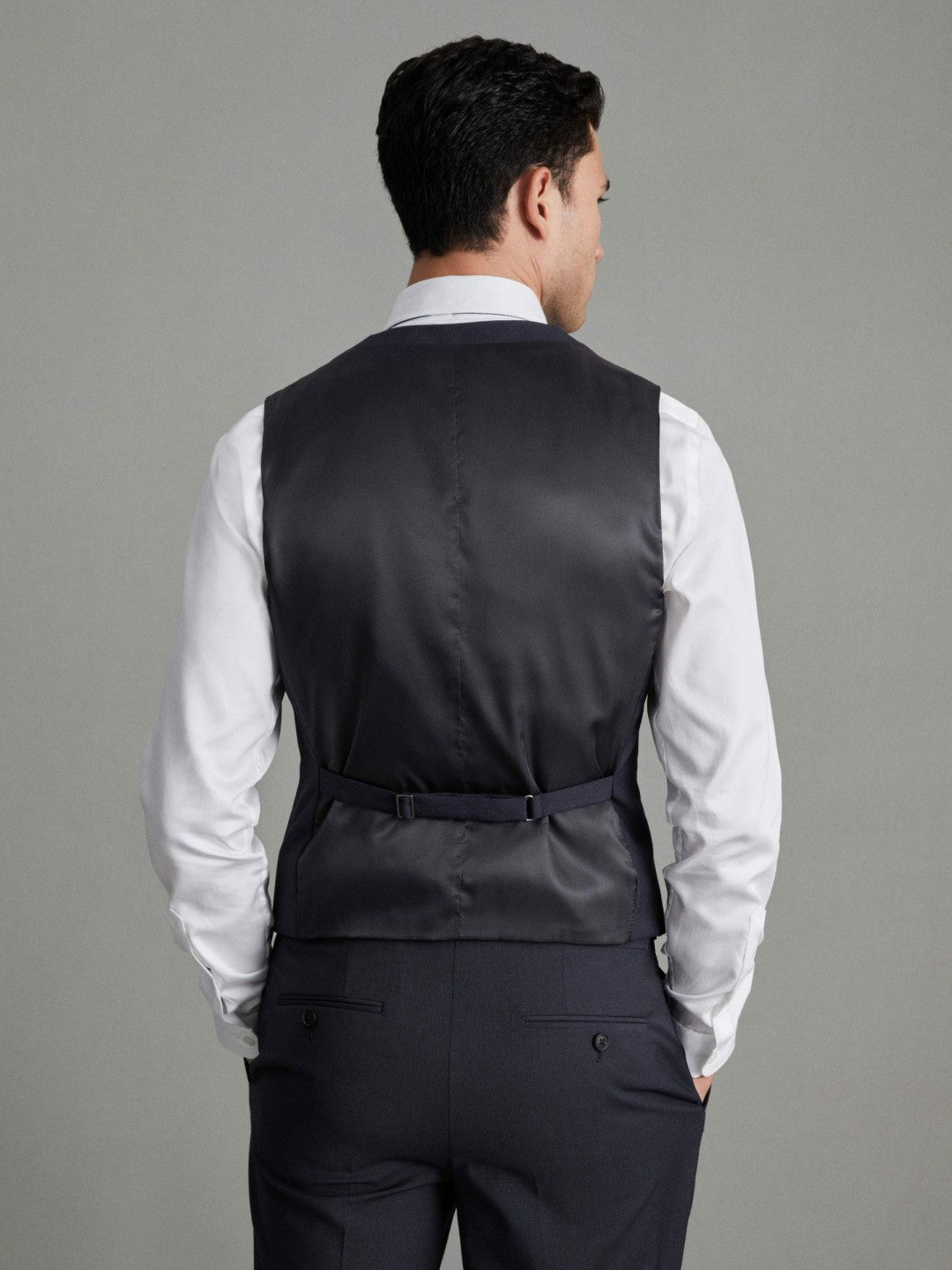 Modern Fit Wool Blend Waistcoat in Navy