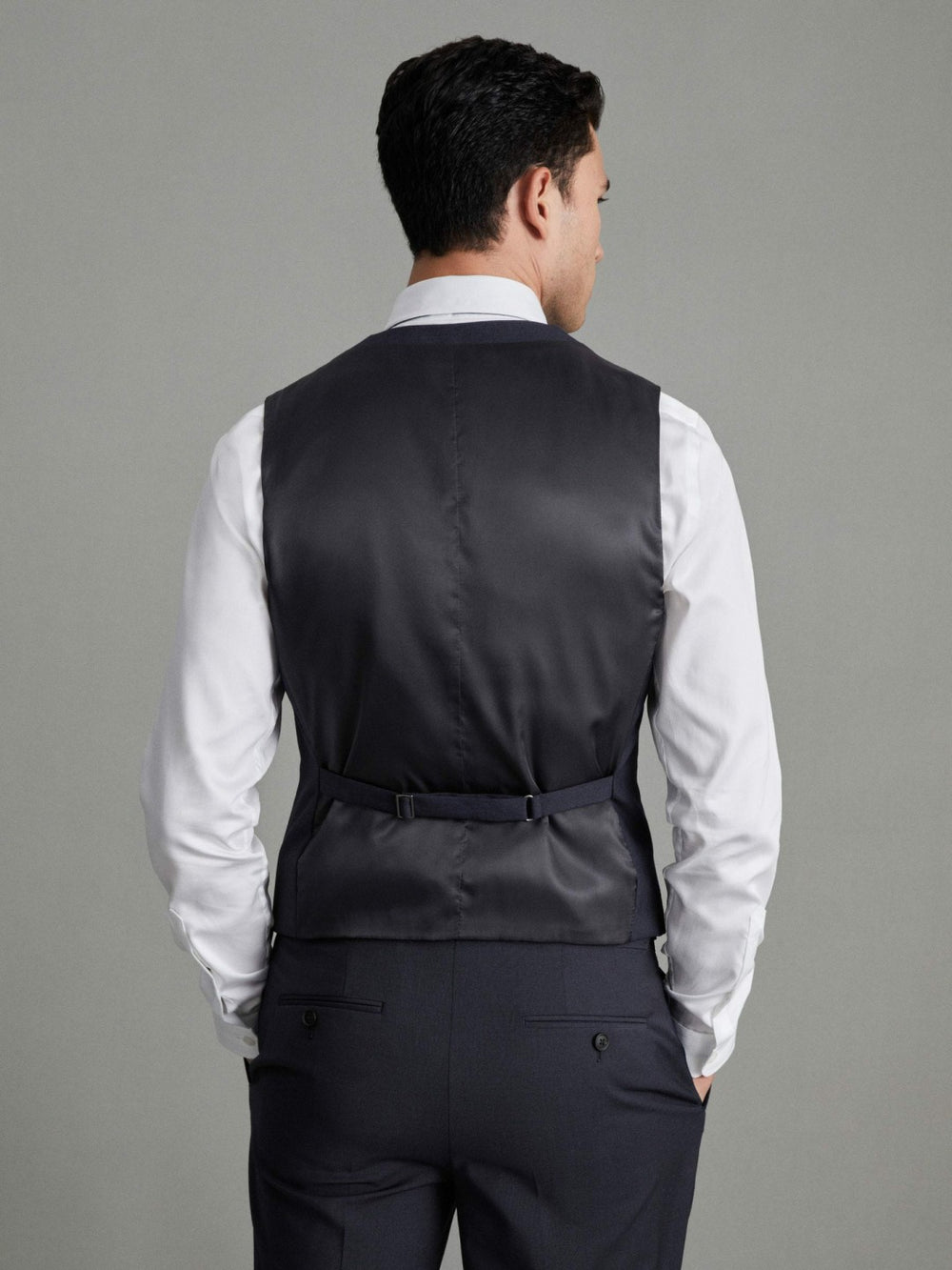 Modern Fit Wool Blend Waistcoat in Navy