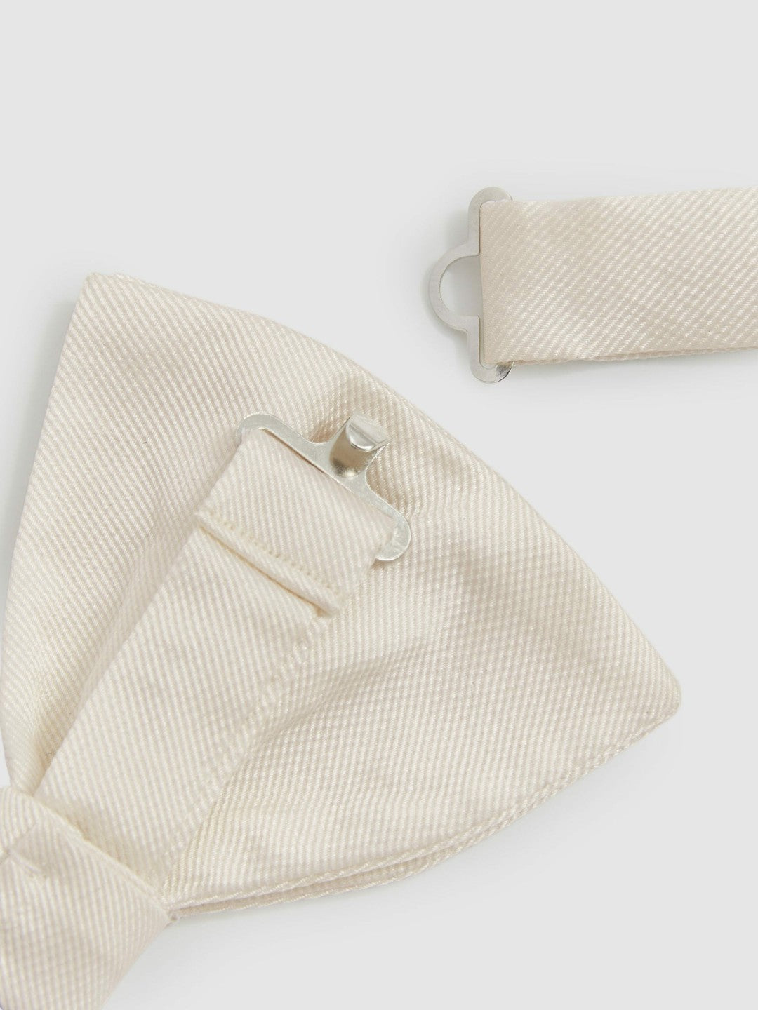 Grosgrain Silk Bow Tie in Ivory