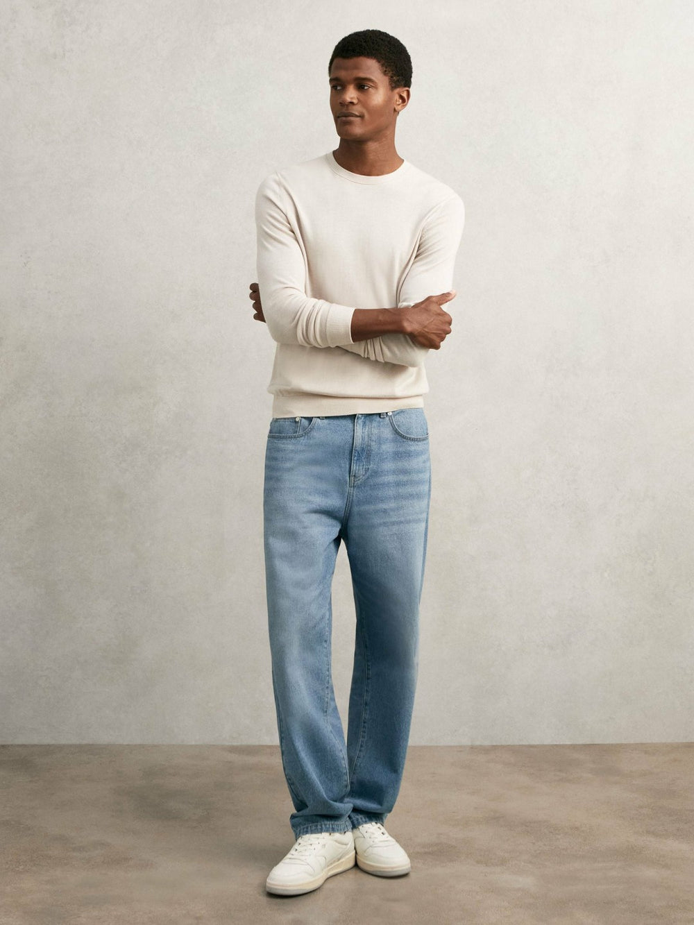 Loose-Fit Jeans in Light Blue Wash