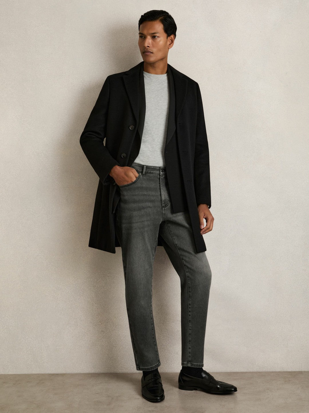 Relaxed-Fit Cropped Jeans in Washed Black