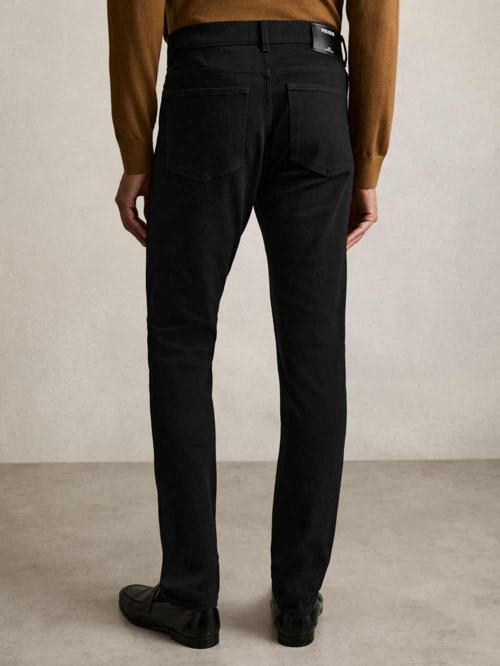 Skinny-Fit Jeans in Stay Black