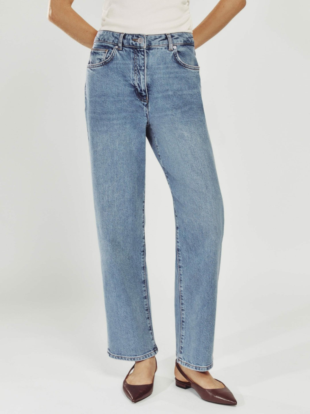 Petite Mid-Rise Straight-Leg Jeans in Light Blue