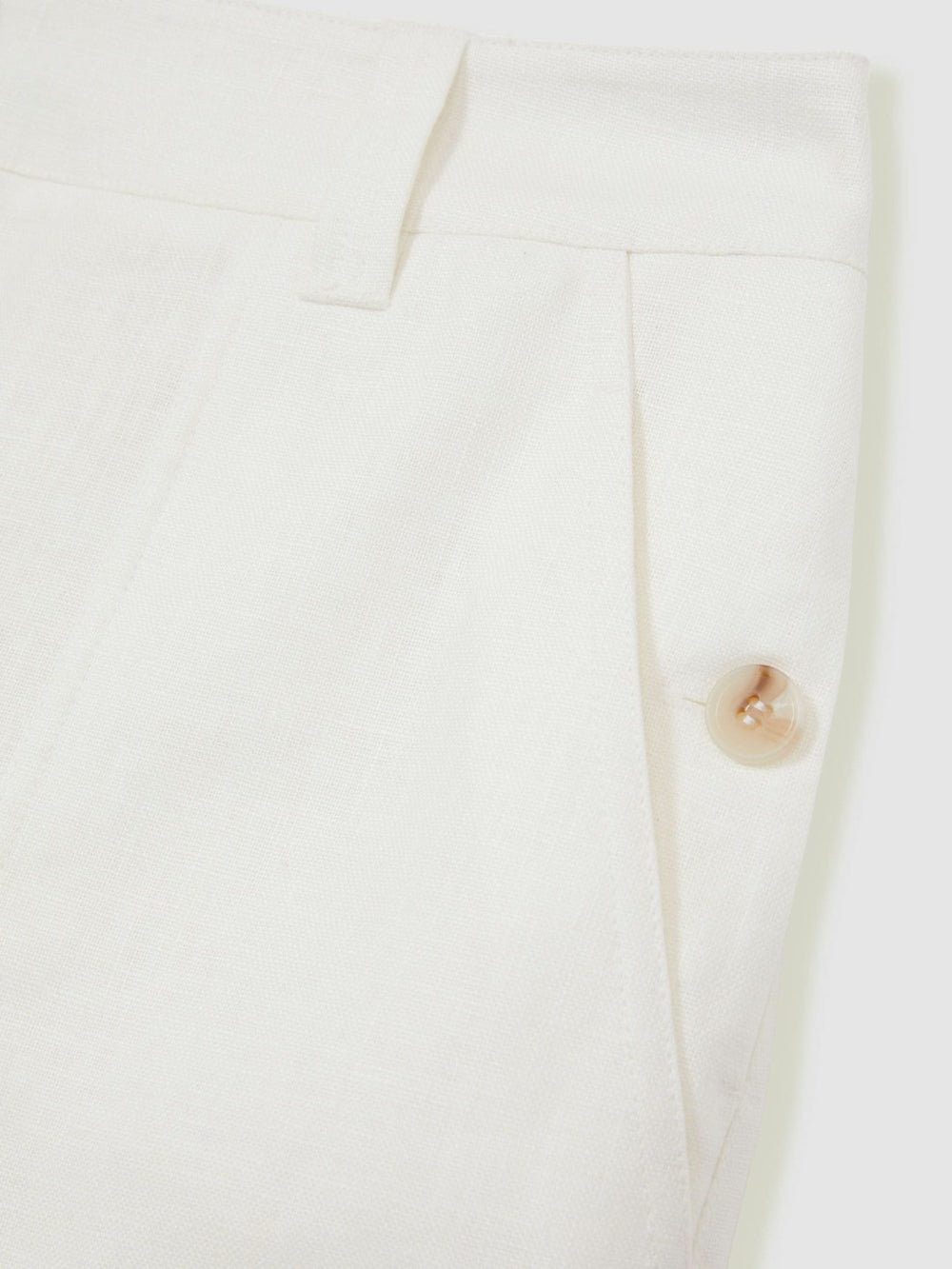 Linen Shorts in White