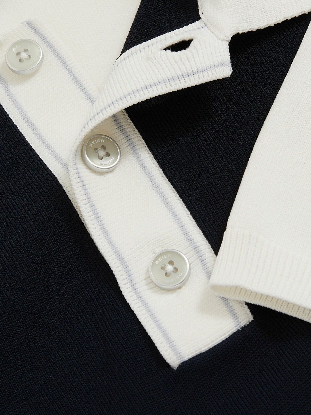 Colour-Block Knit Polo Shirt in Navy/White
