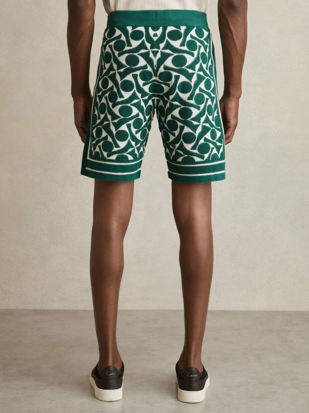 Abstract-Pattern Towelling Shorts in Green/White
