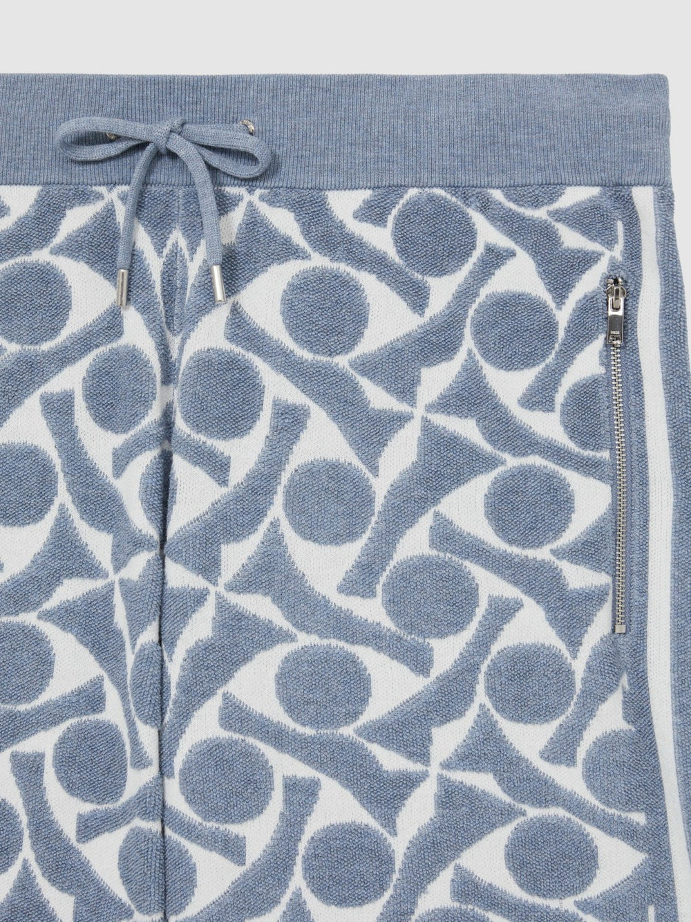 Abstract-Pattern Towelling Shorts in Soft Blue/White
