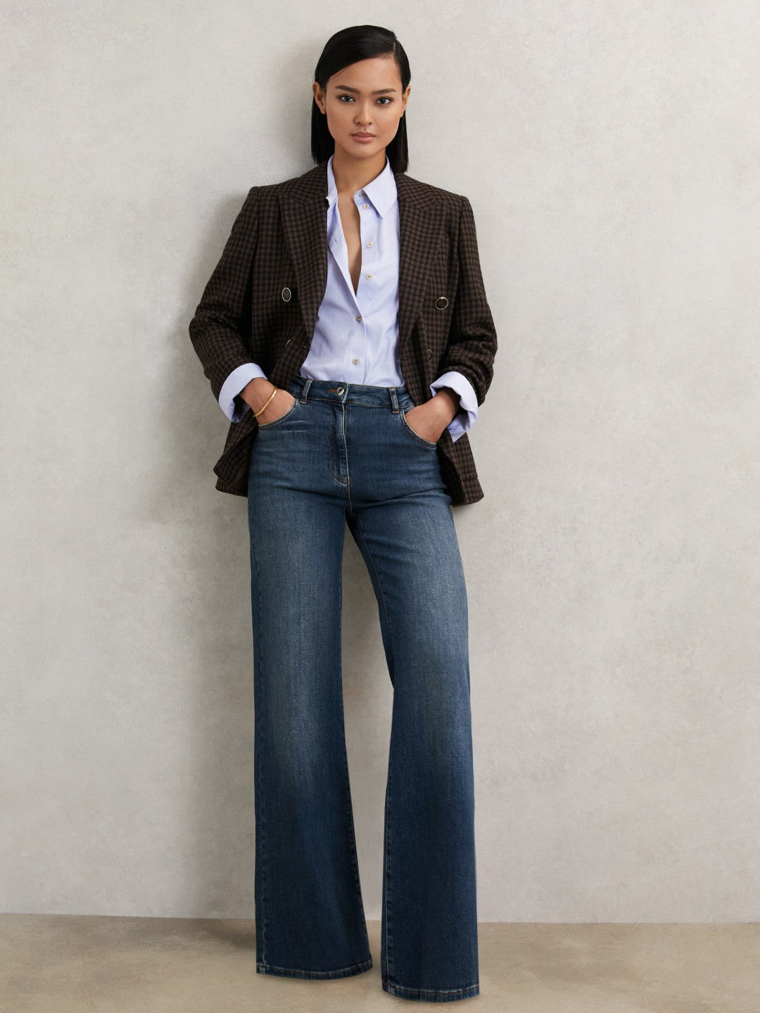 Petite Mid-Rise Flared Jeans in Mid Blue