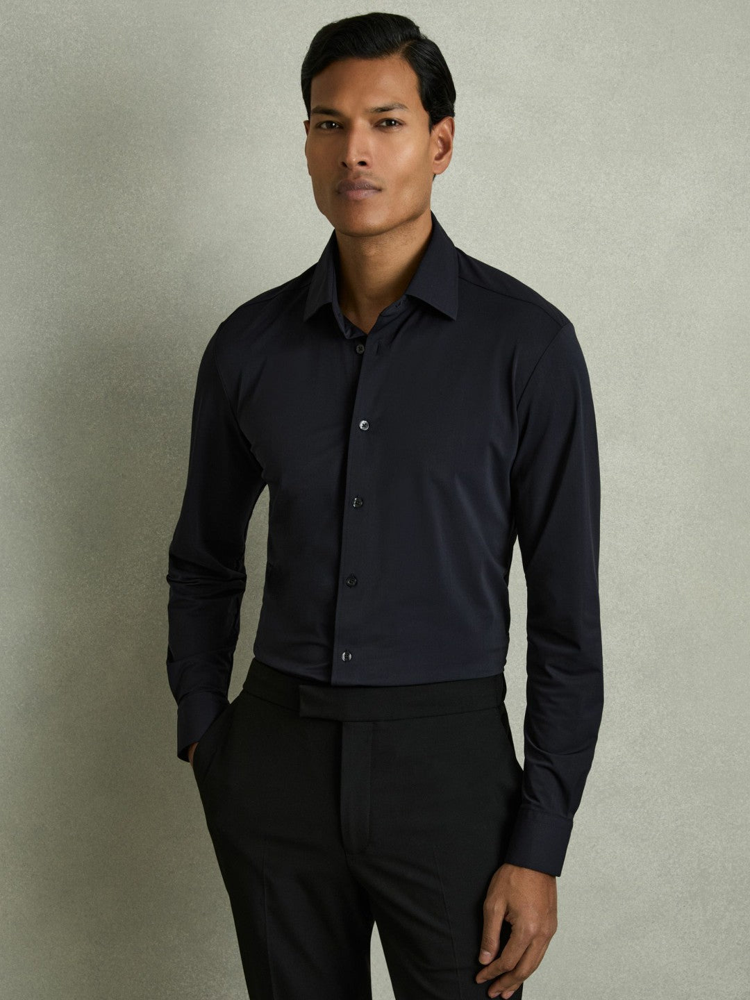 Long-Sleeve Travel Shirt in Navy