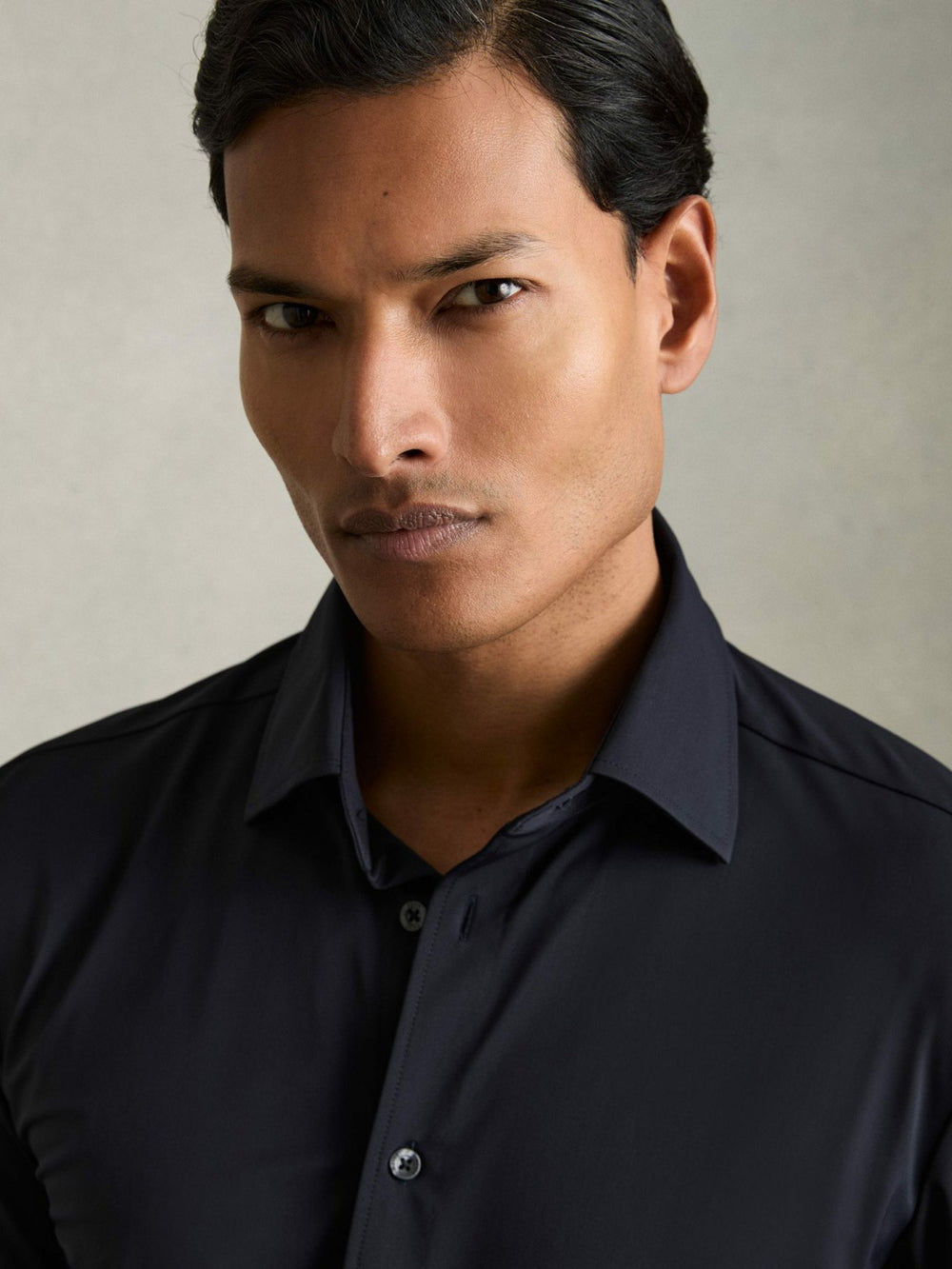 Long-Sleeve Travel Shirt in Navy