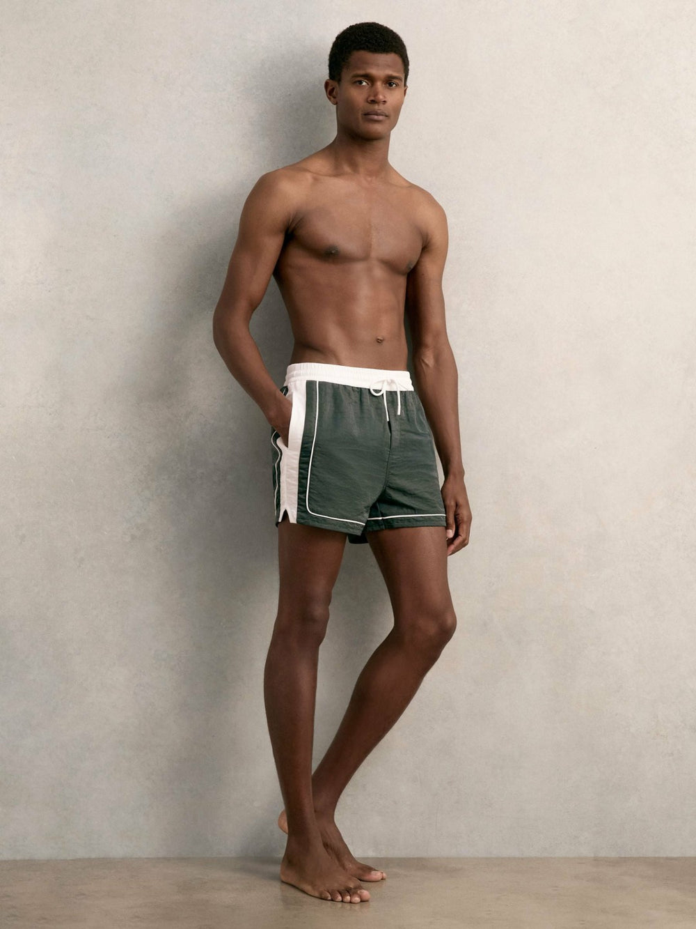 Colour-Block Piped-Trim Swim Shorts in Dark Green/White