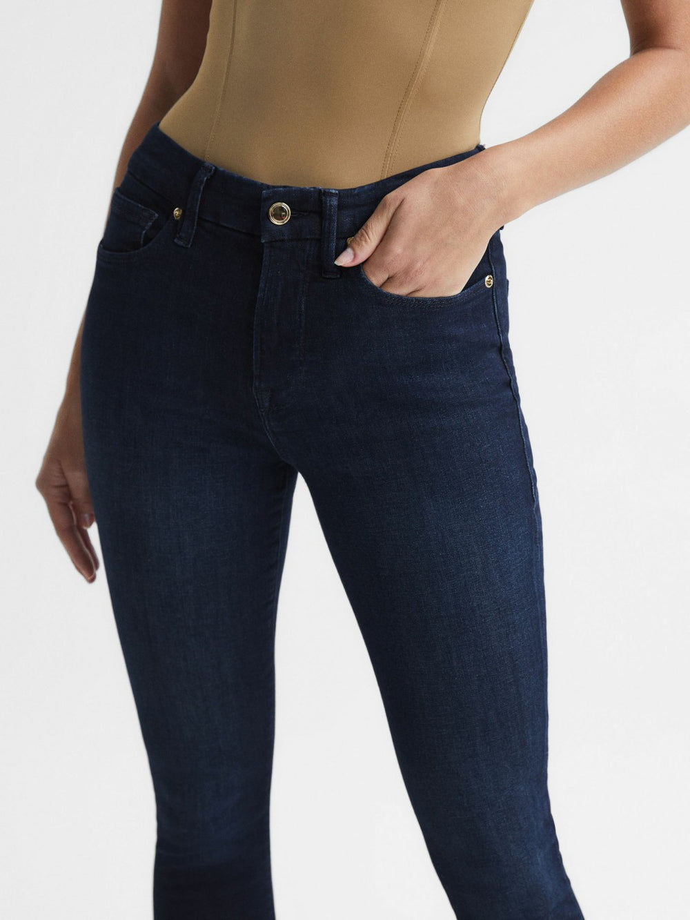 Good American Sculpting Skinny Jeans in Indigo
