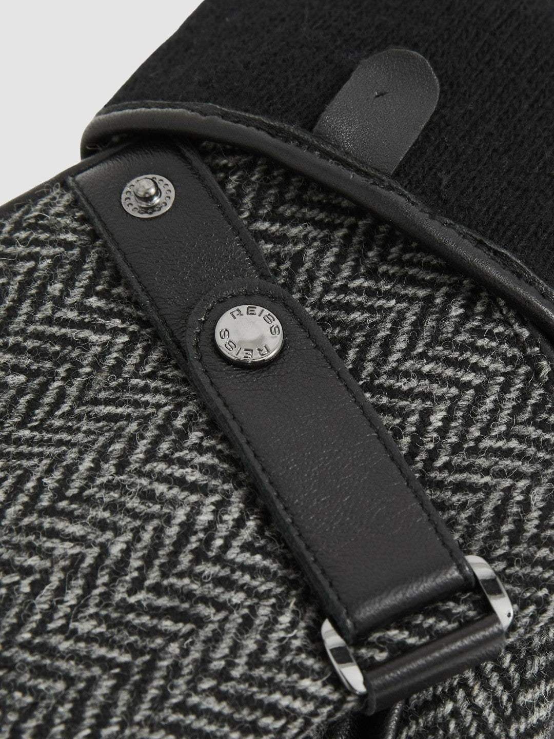 Leather And Wool-Blend Herringbone Gloves in Black
