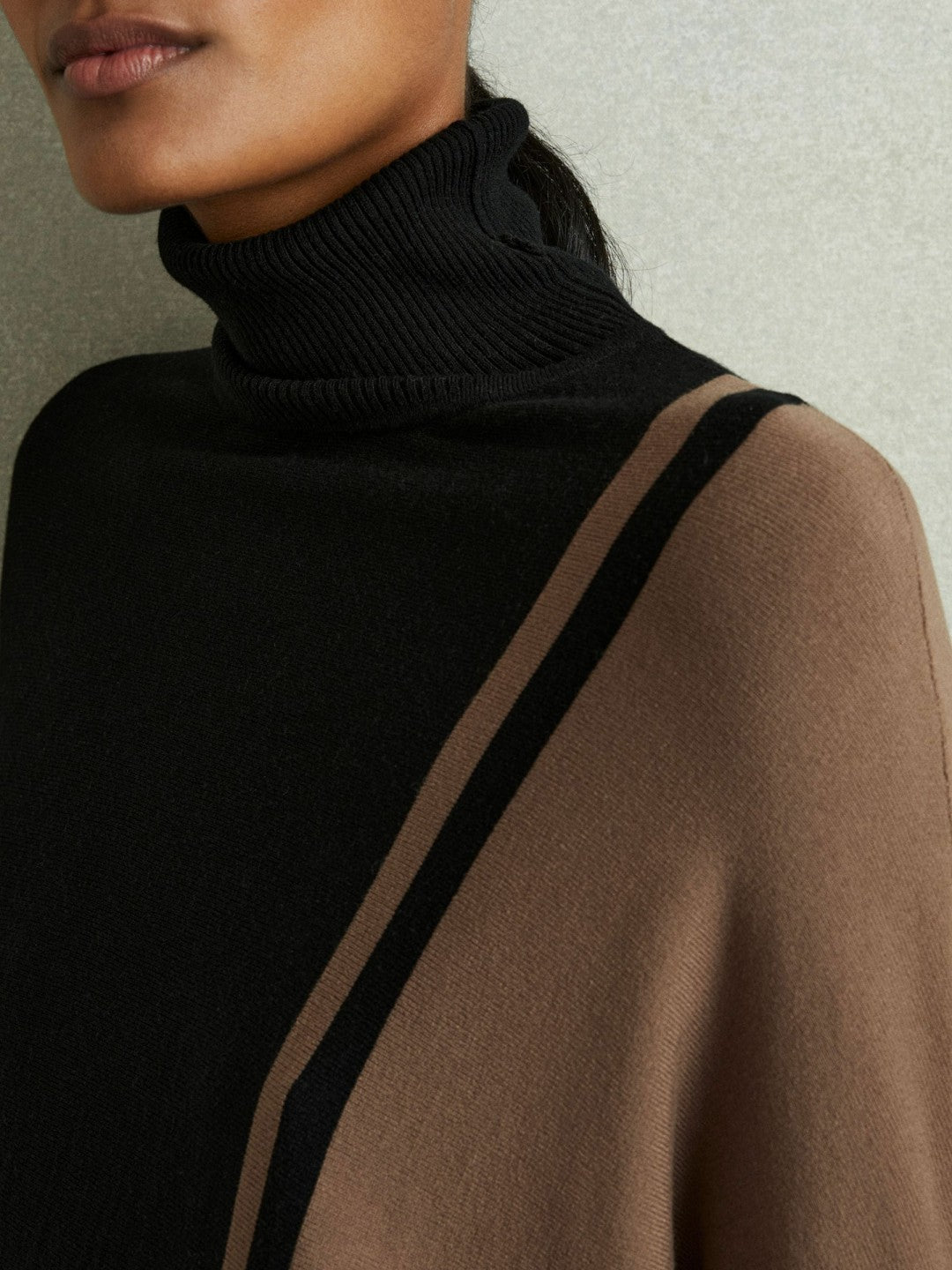 Colourblock Roll Neck Split Hem Jumper in Black/Mink