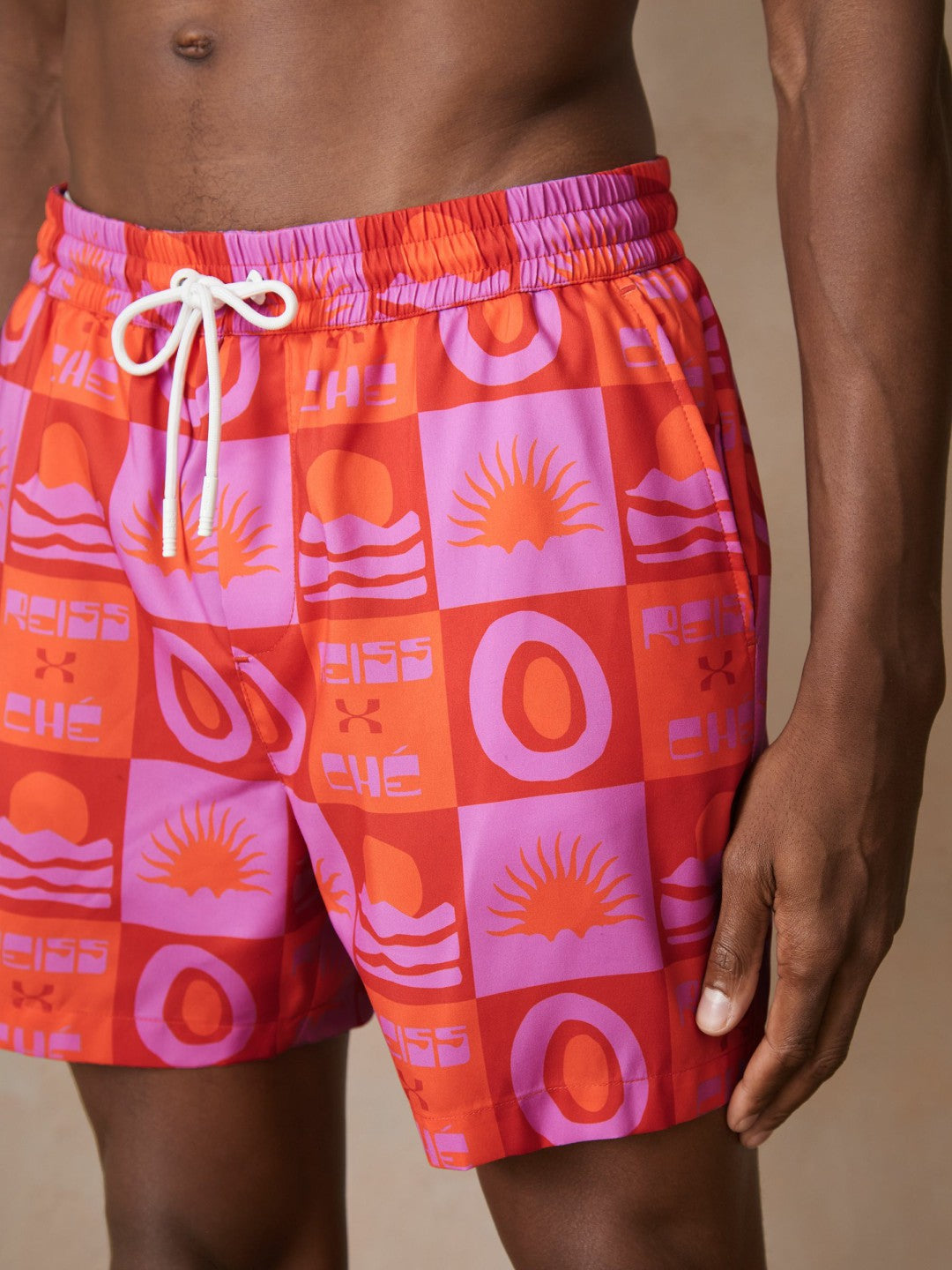 | Ché Sunset-Print Swim Shorts in Orange/Pink