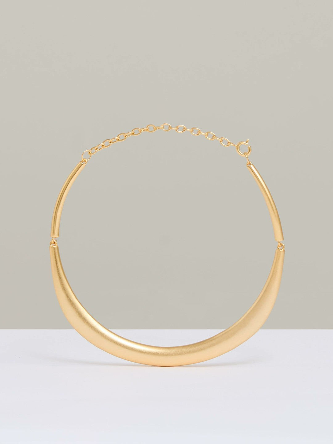 Polished Curve Choker in Gold Tone