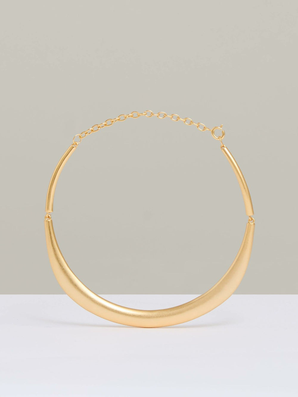 Polished Curve Choker in Gold Tone