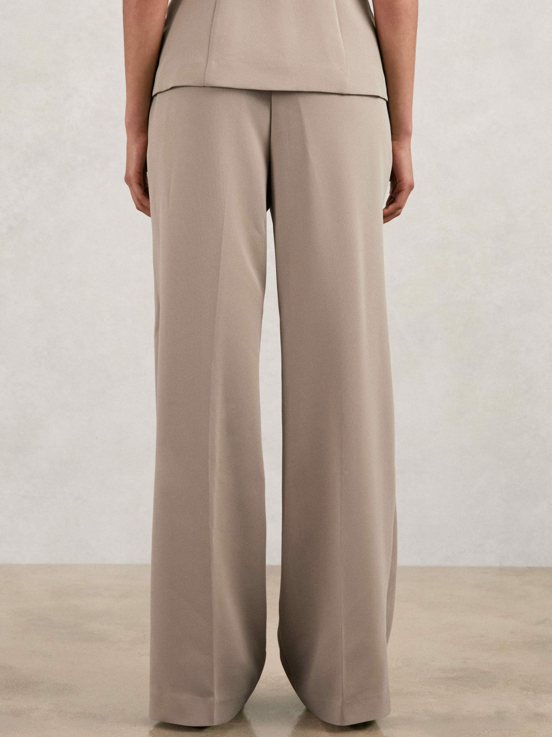 Good American Tailored Trousers in Beige