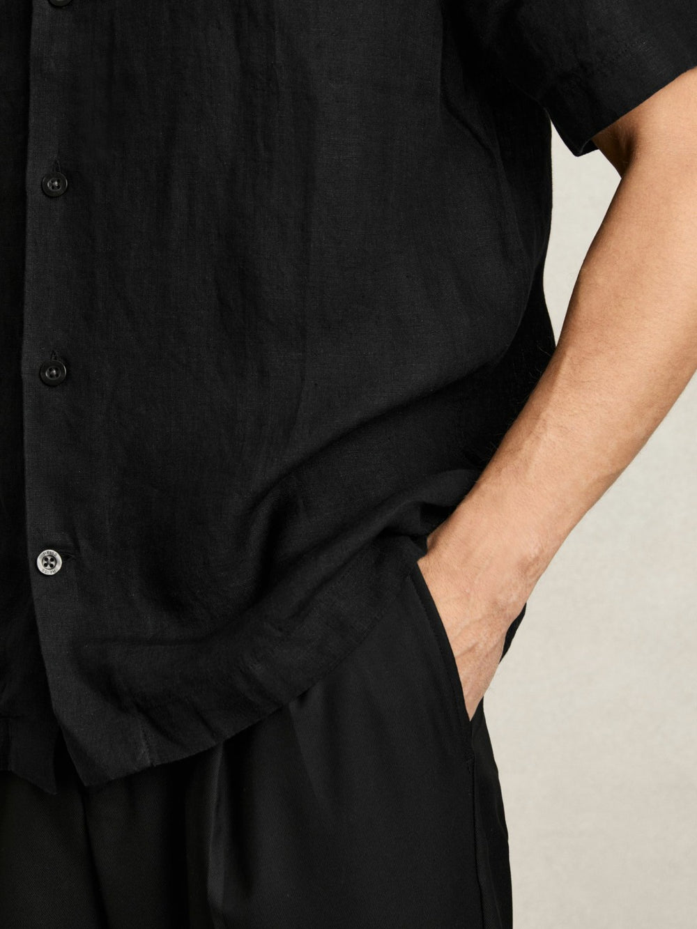 Linen Cuban-Collar Shirt in Black