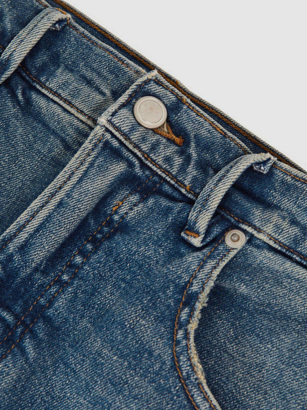 Jeans in Indigo Blue