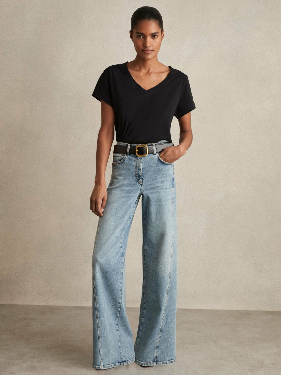 Brushed-Cotton V-Neck T-Shirt in Black