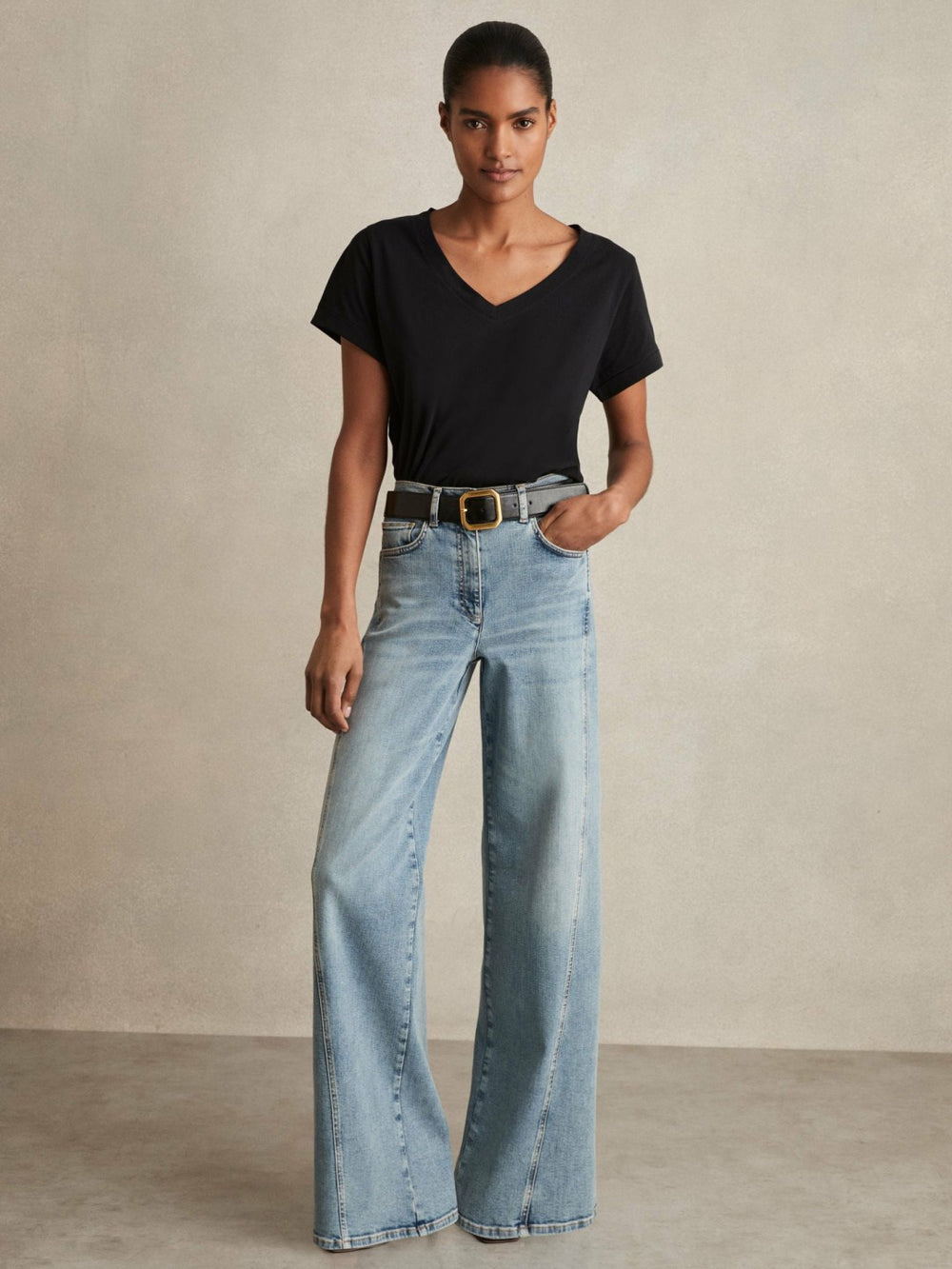 Brushed-Cotton V-Neck T-Shirt in Black