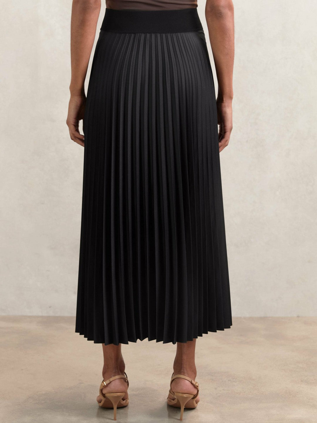 Pleated Midi Skirt in Black