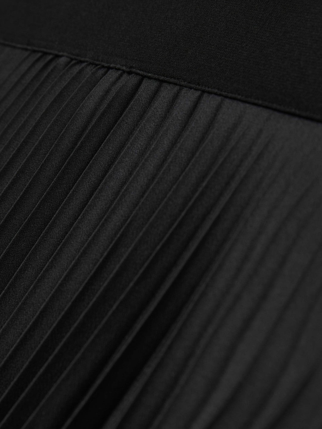 Pleated Midi Skirt in Black