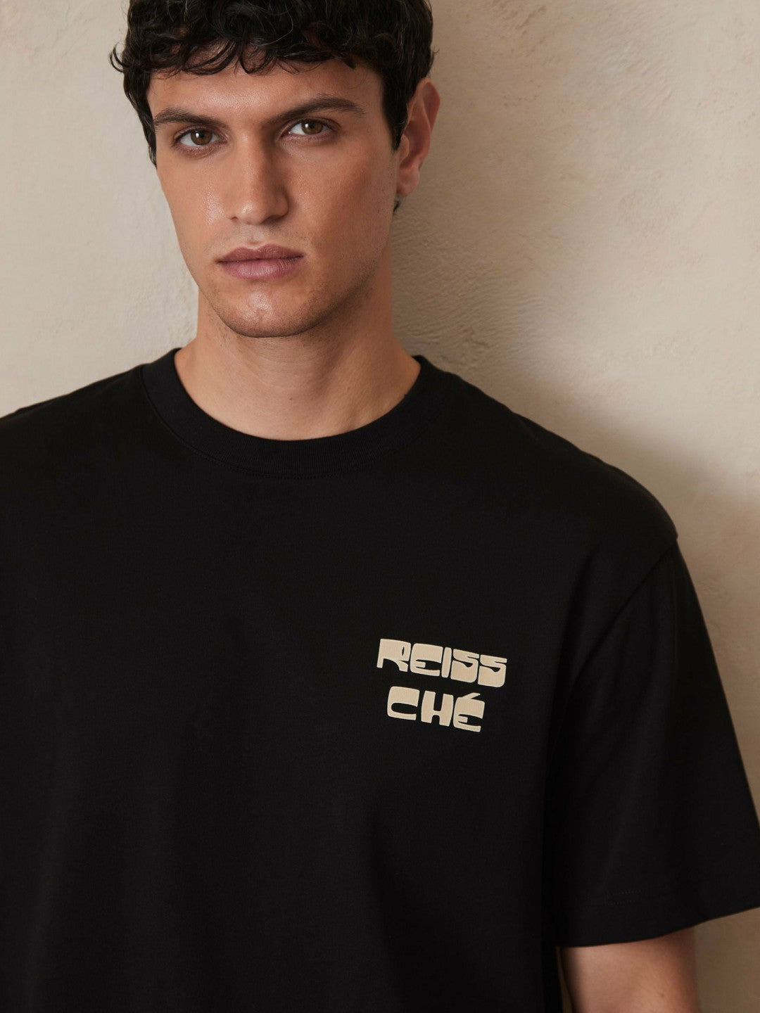 | Ché Cotton Palm-Print T-Shirt in Black
