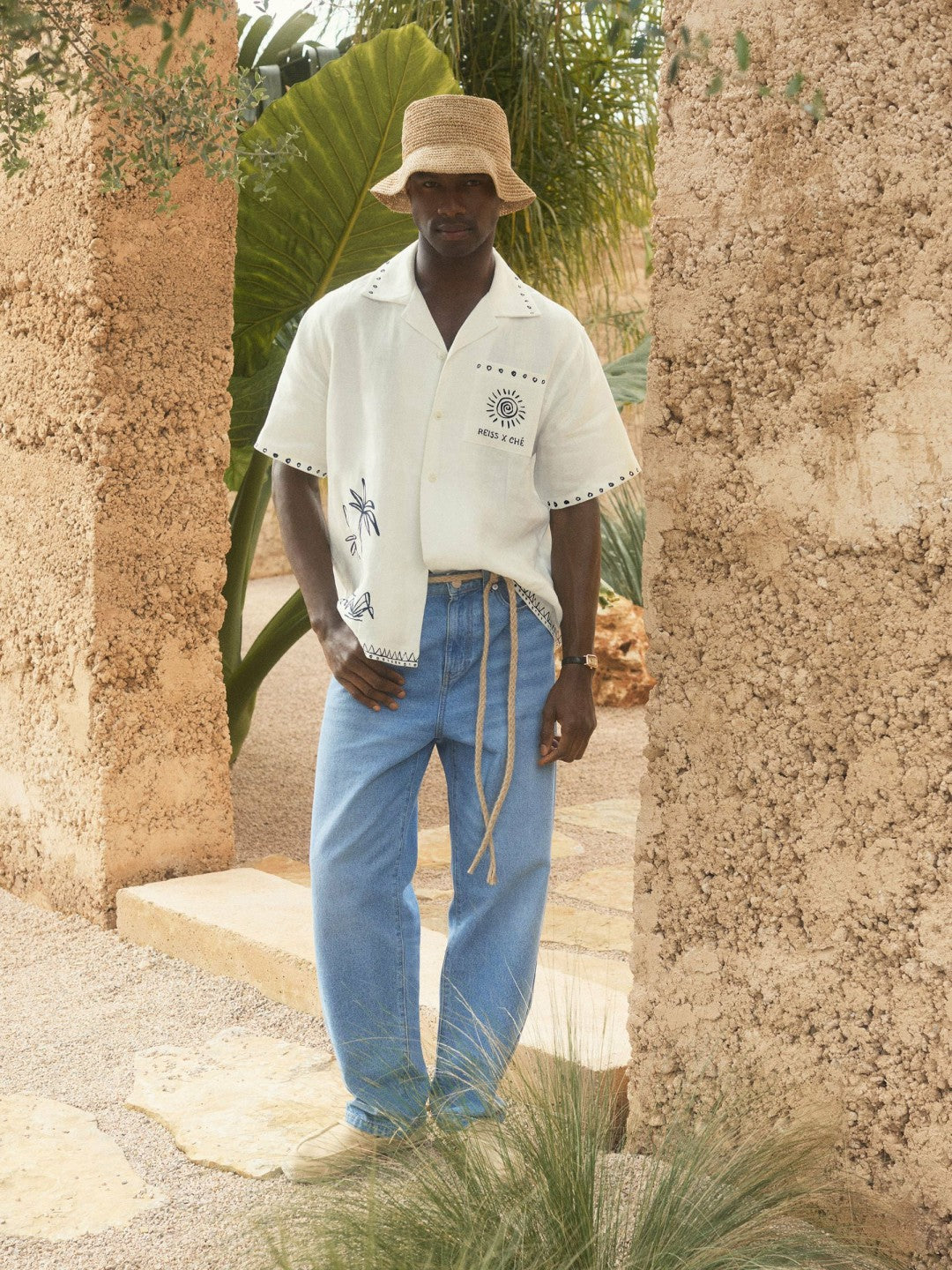 | Ché Cotton-Linen Palm Shirt in White