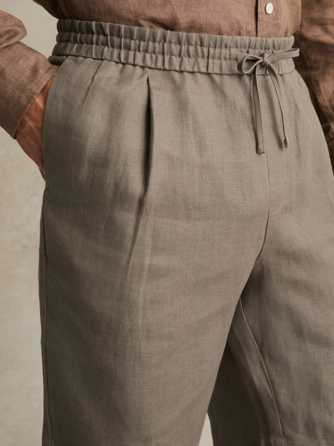 Linen Drawstring Shorts in Mushroom Brown