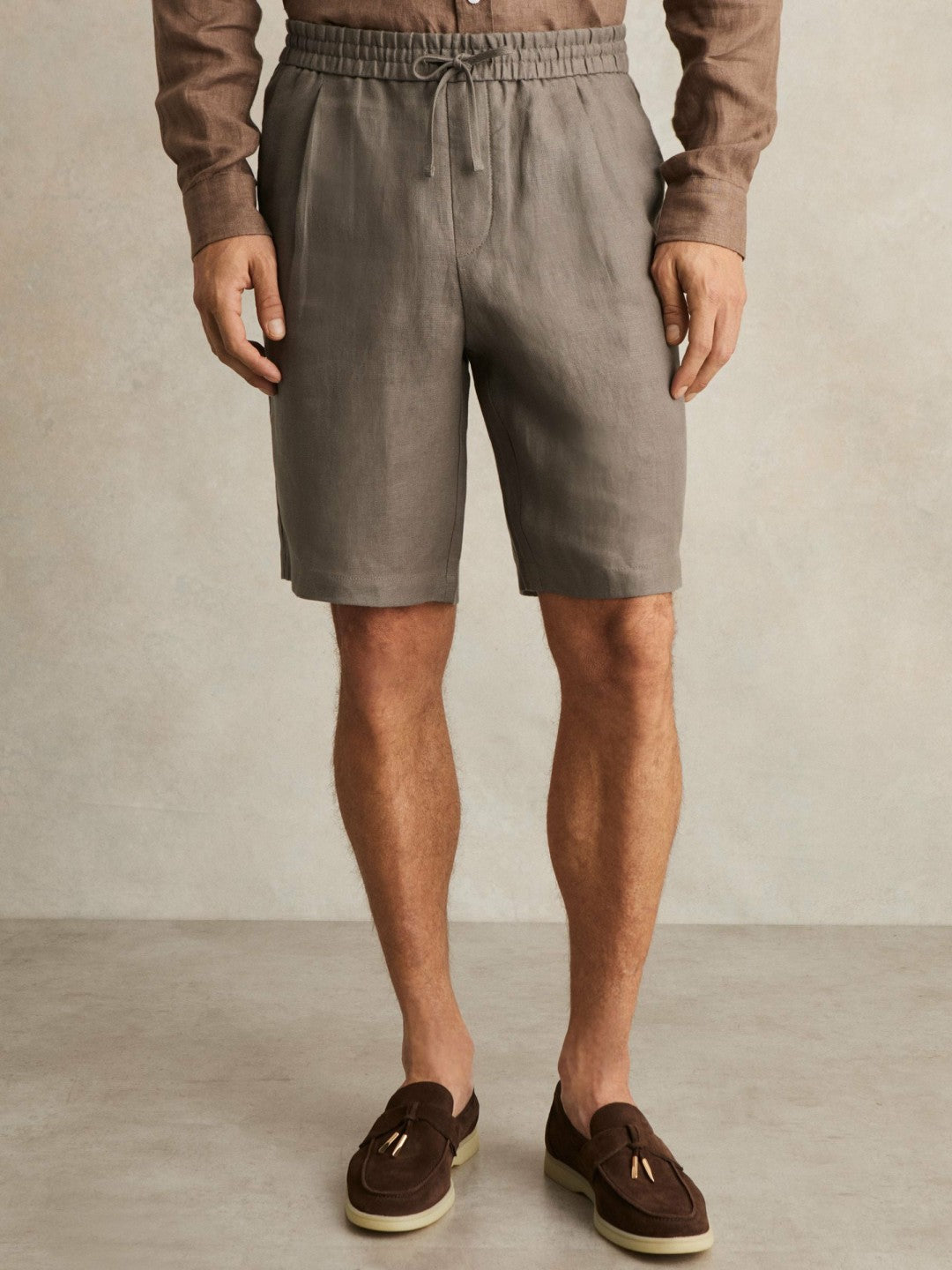 Linen Drawstring Shorts in Mushroom Brown