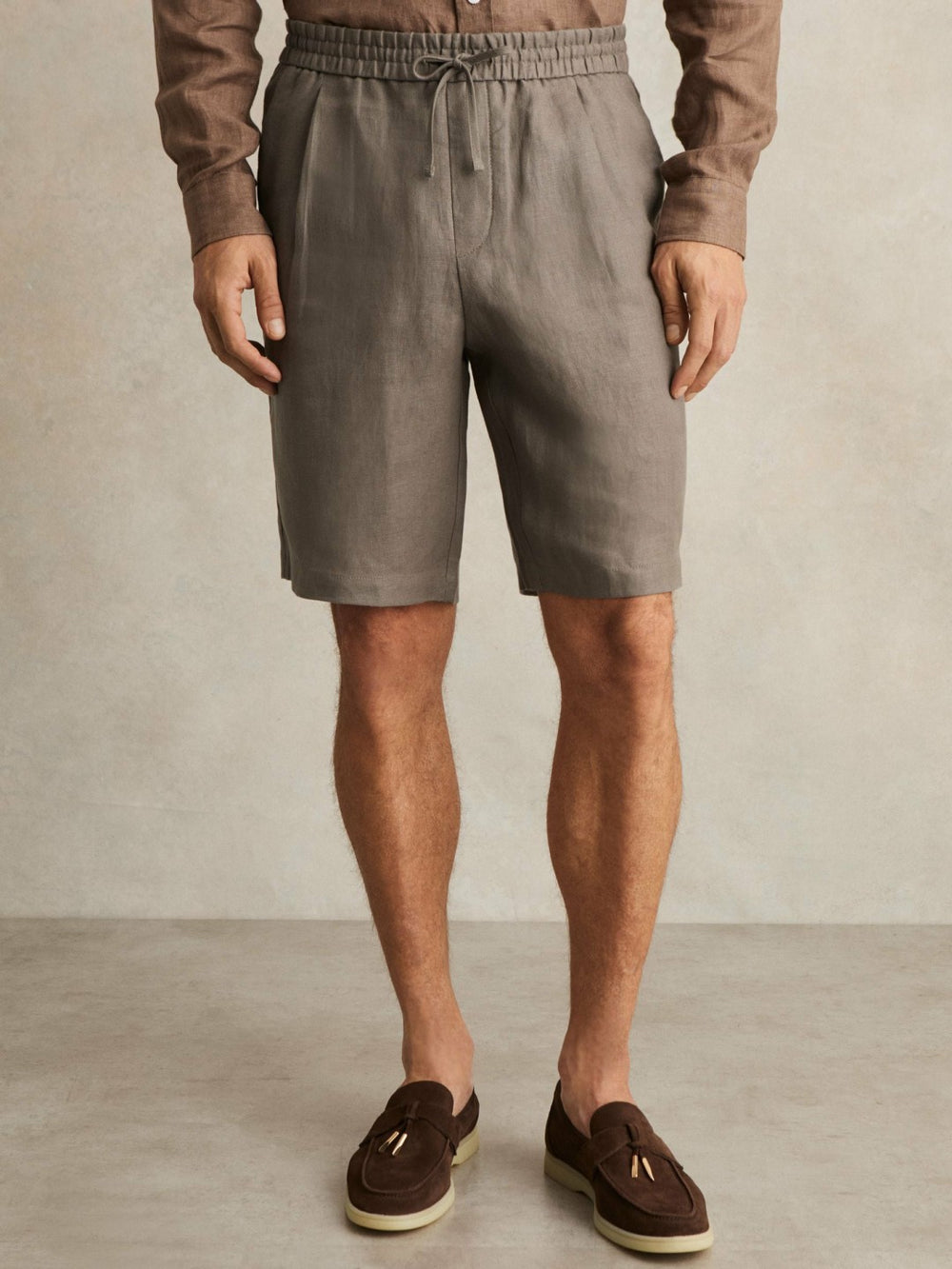 Linen Drawstring Shorts in Mushroom Brown