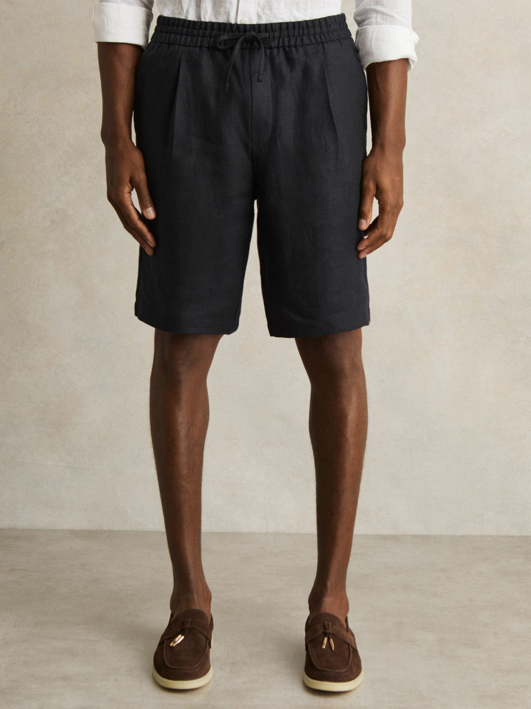Linen Drawstring Shorts in Navy