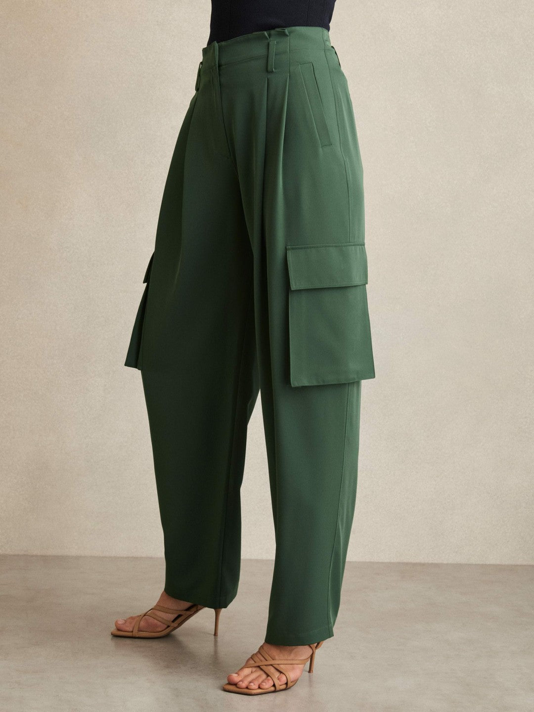 Petite Wide-Leg Pleated Cargo Trousers in Green