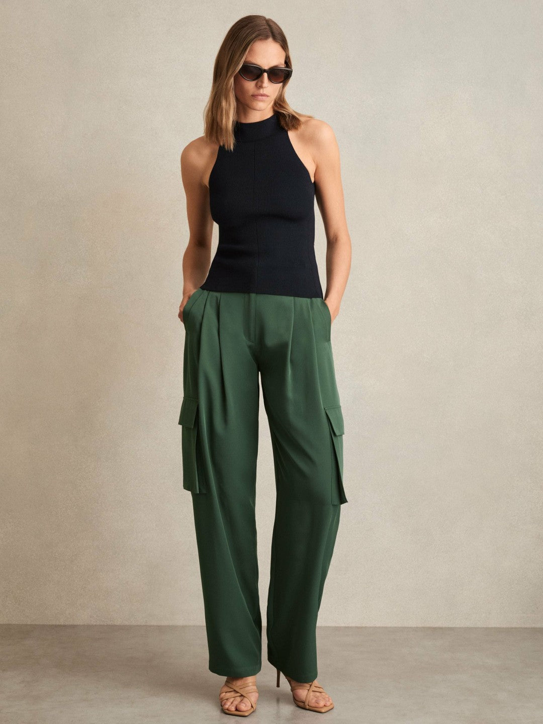 Petite Wide-Leg Pleated Cargo Trousers in Green