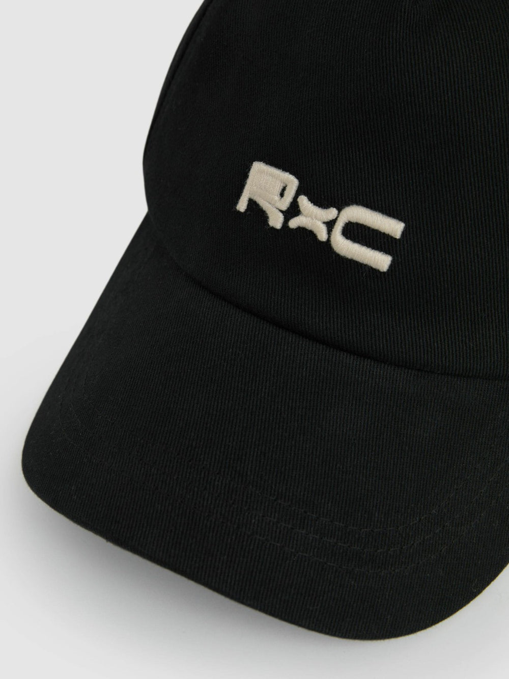| Ché Logo-Embroidered Cap in Black