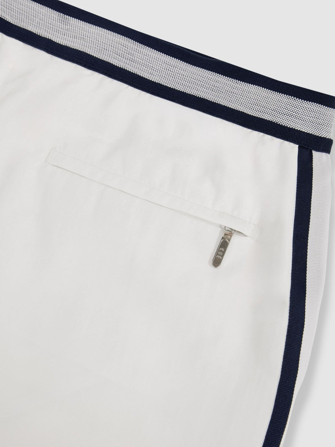 | Ché Stripe-Trim Swim Shorts in White