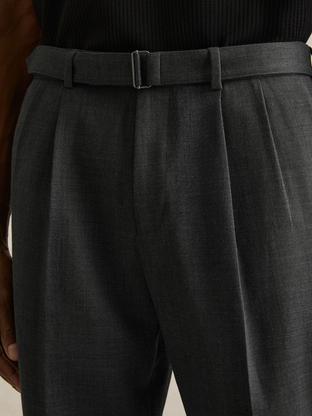 Wool-Blend Belted Pleated Trousers Regular-Fit in Charcoal Grey