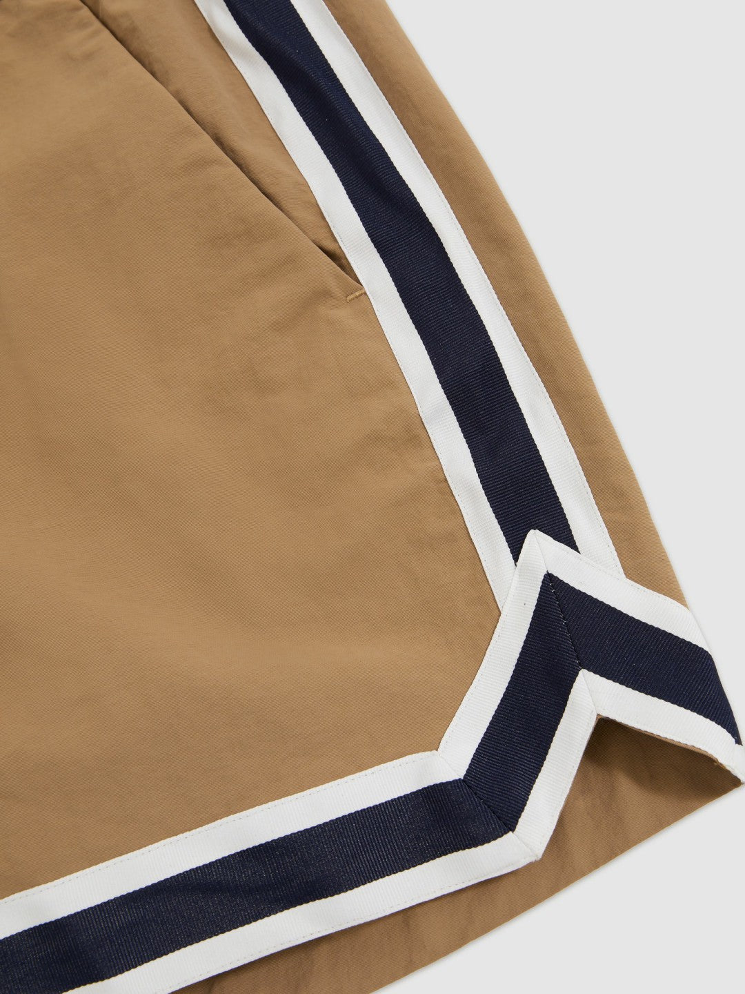 | Ché Stripe-Trim Swim Shorts in Camel