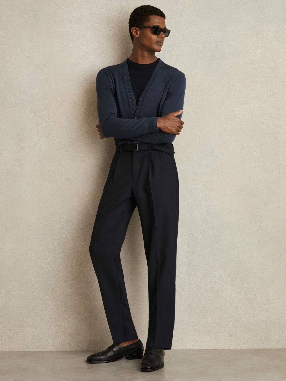 Wool-Blend Belted Pleated Trousers Regular-Fit in Navy