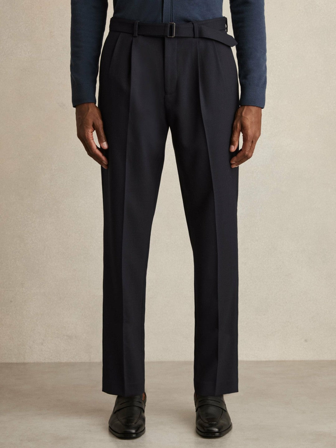 Wool-Blend Belted Pleated Trousers Regular-Fit in Navy