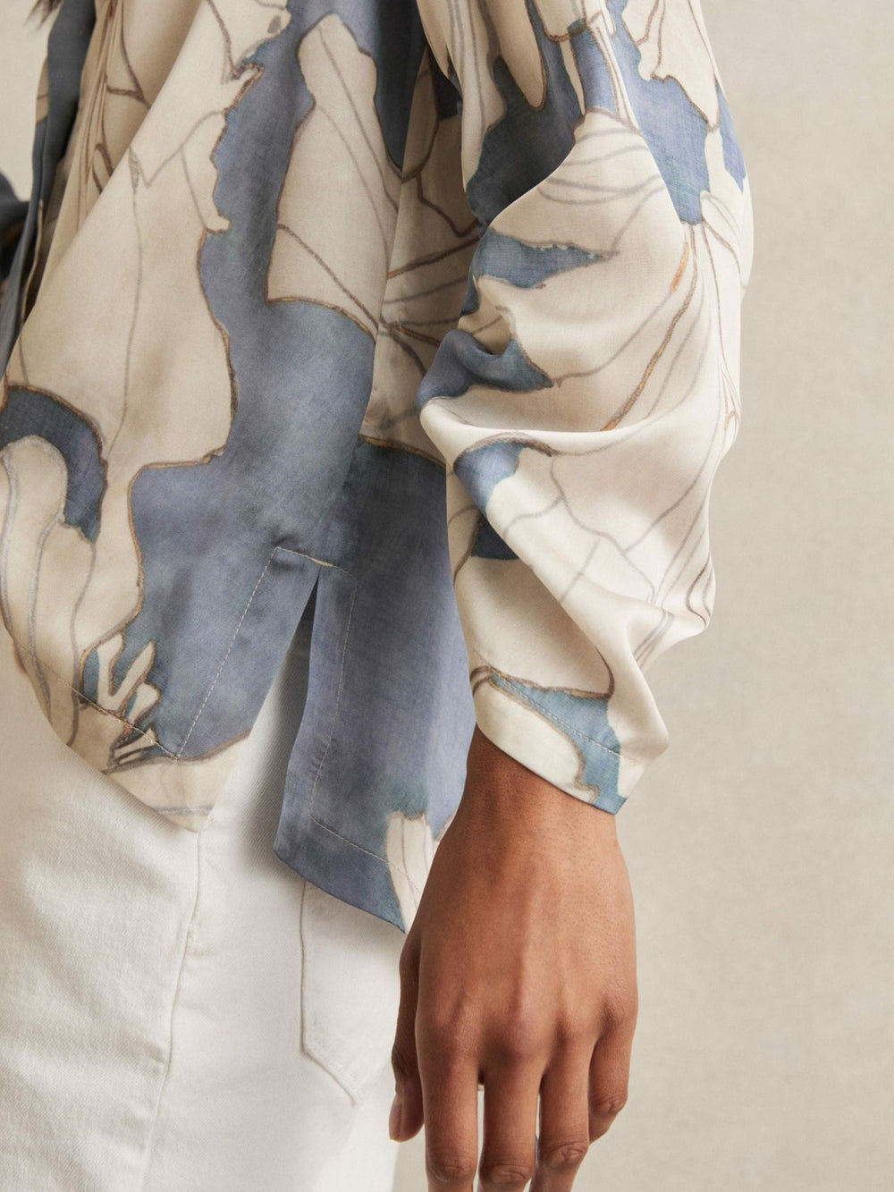 Floral Print Gathered Cut Out Shirt in Blue